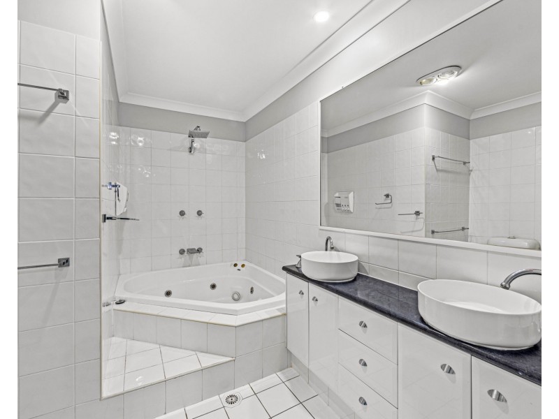 30/2 Ridgeline Way, Highland Park QLD 4211