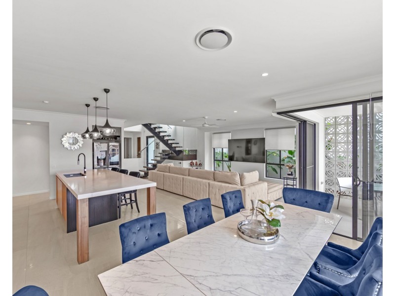 8942 The Point Circuit, Hope Island QLD 4212