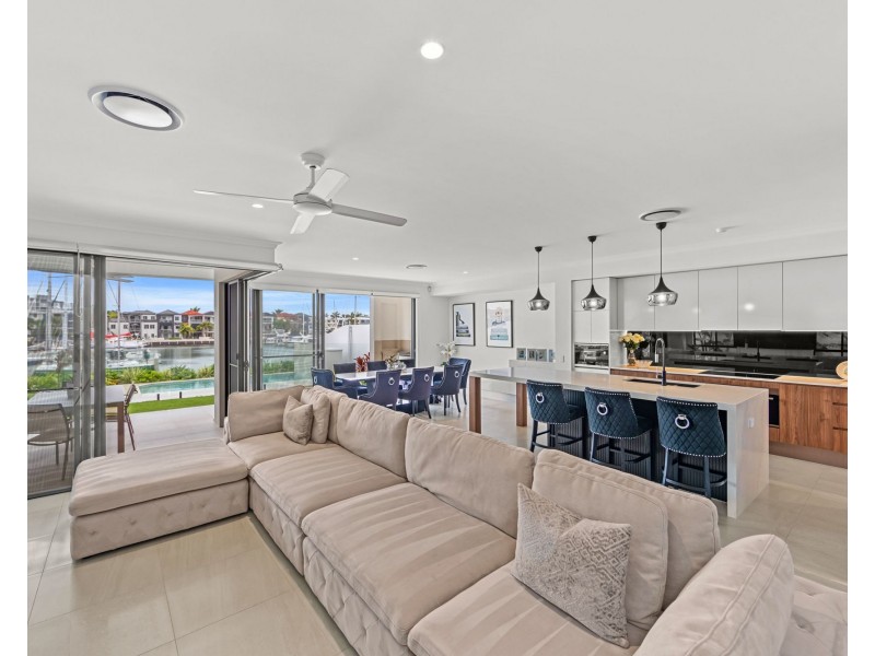 8942 The Point Circuit, Hope Island QLD 4212