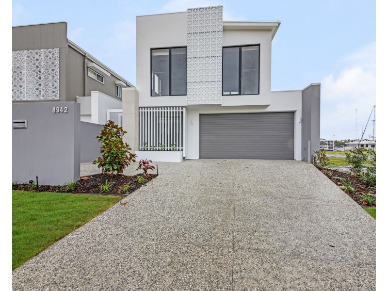 8942 The Point Circuit, Hope Island QLD 4212