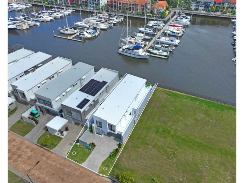 8942 The Point Circuit, Hope Island QLD 4212