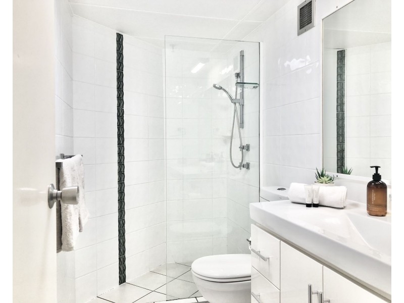 25/114 Esplanade, Surfers Paradise QLD 4217