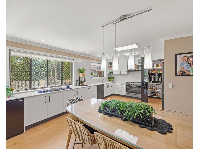 41 Dromana Crescent, Helensvale QLD 4212