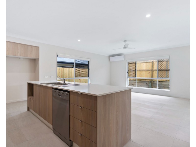 4 Oak Street, Pimpama QLD 4209