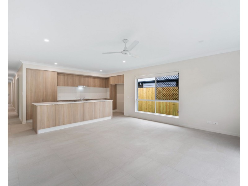 4 Oak Street, Pimpama QLD 4209