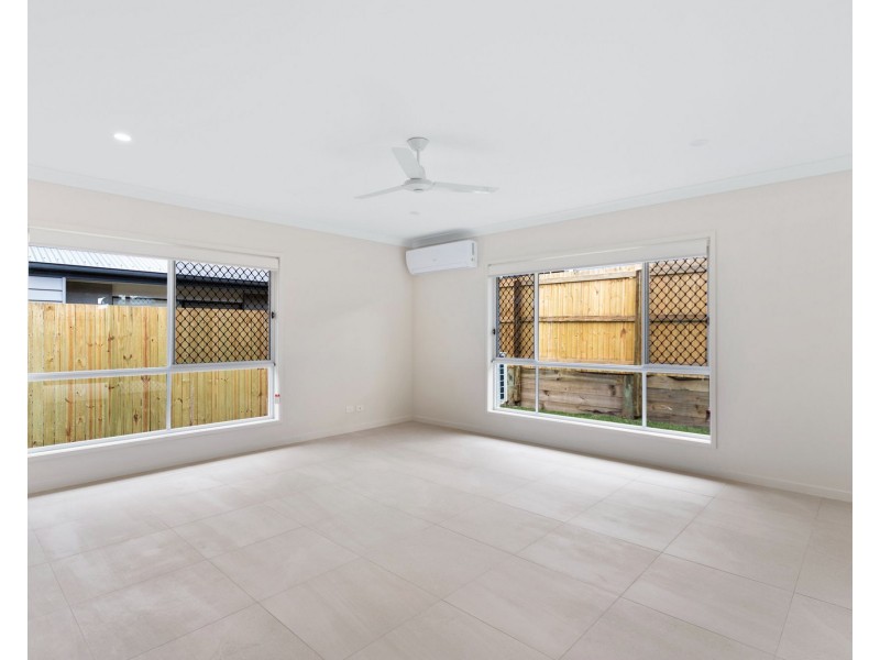 4 Oak Street, Pimpama QLD 4209