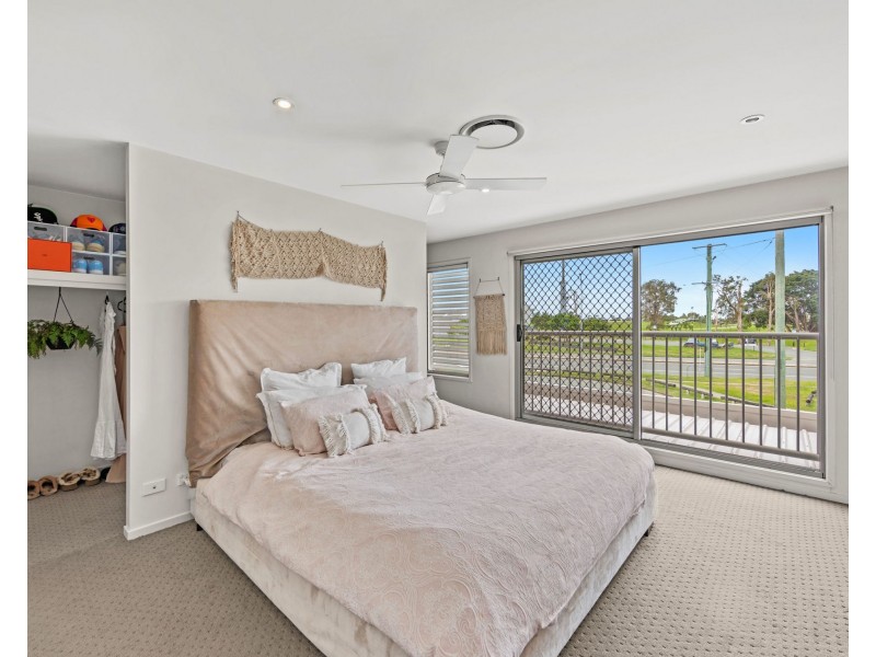 8 La Savina Drive, Coombabah QLD 4216
