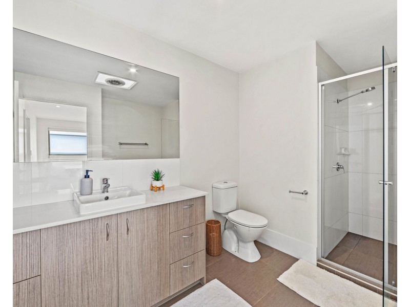 8 La Savina Drive, Coombabah QLD 4216