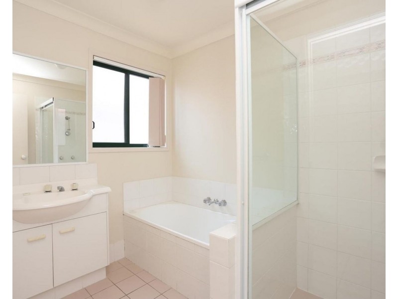 63 Marble Arch Place, Arundel QLD 4214