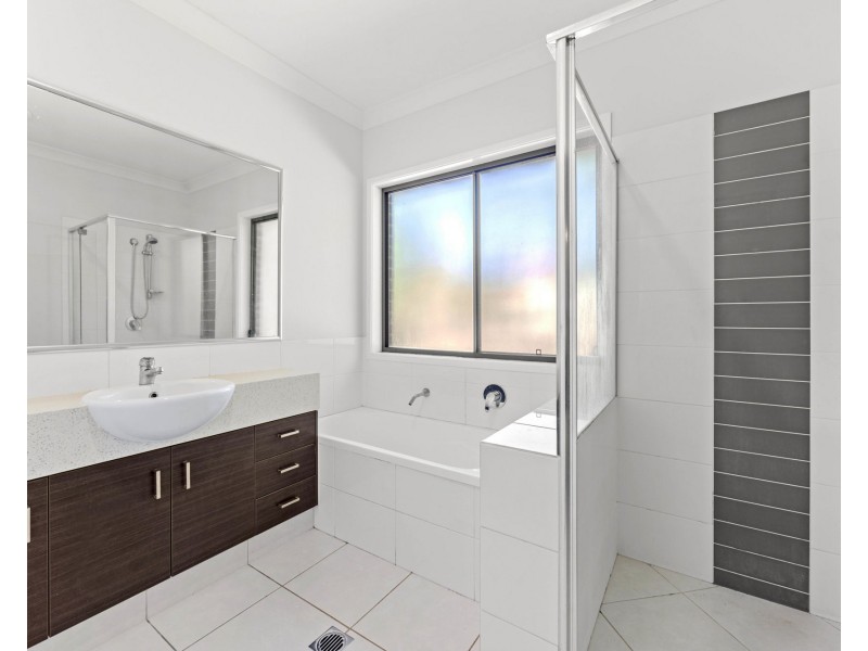 1/8 Rise Circuit, Pacific Pines QLD 4211