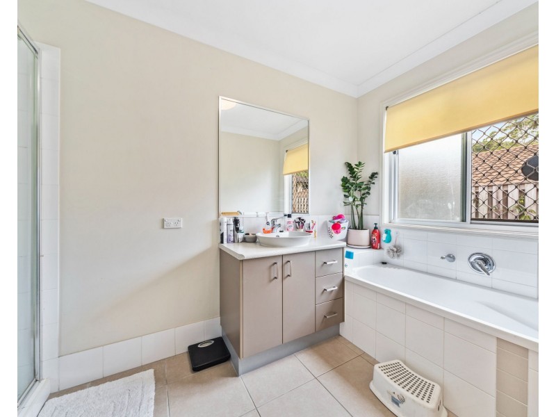 6 McGuire Court, Maudsland QLD 4210