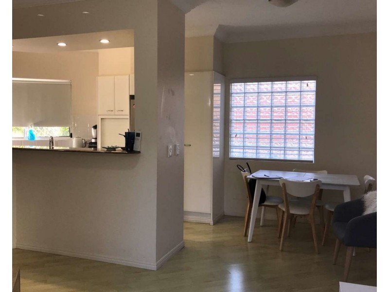 2/4 Saint Kilda Avenue, Broadbeach QLD 4218