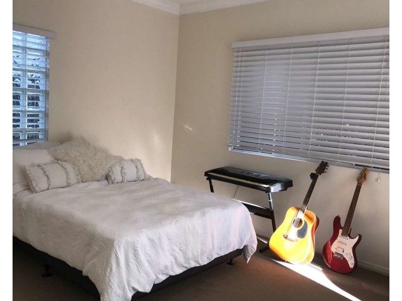 2/4 Saint Kilda Avenue, Broadbeach QLD 4218