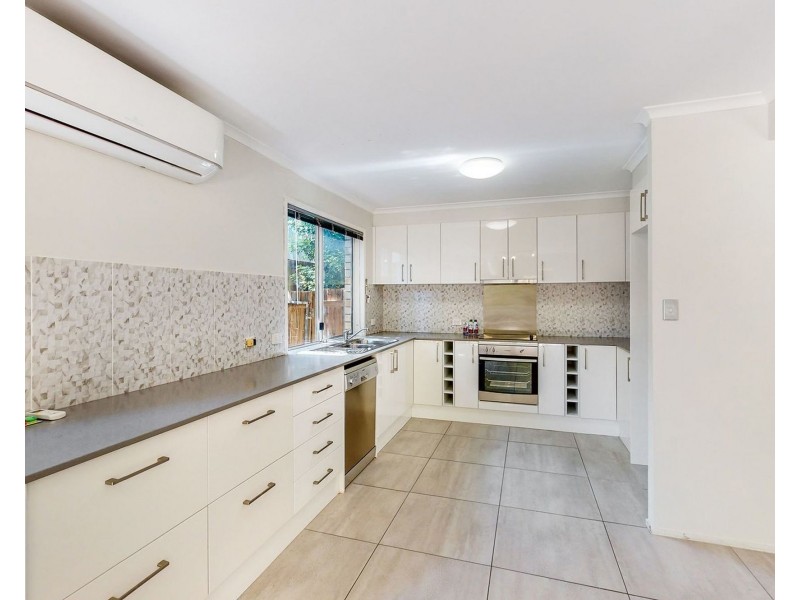 2/36 Billington Street, Labrador QLD 4215