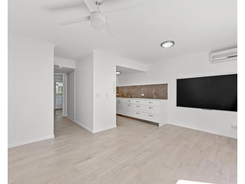 4/199 Surf Parade, Surfers Paradise QLD 4217