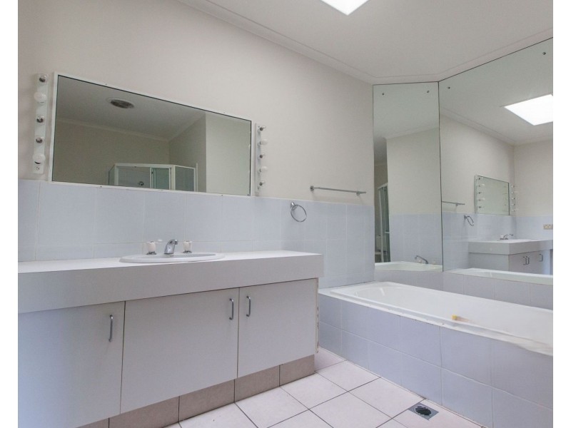 14 Cabana Blvd, Benowa QLD 4217