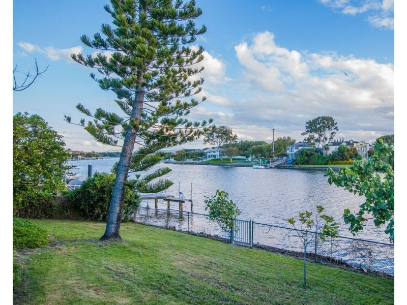 14 Cabana Blvd, Benowa QLD 4217