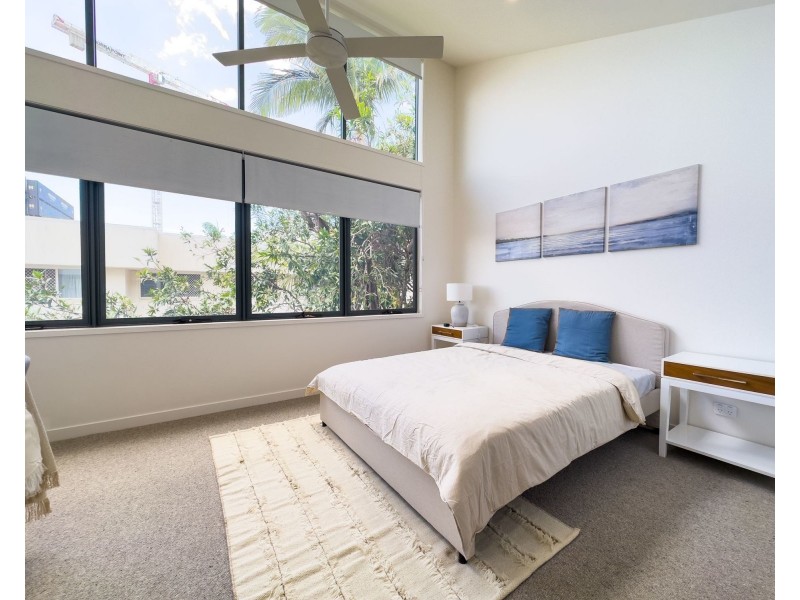 6/8 Miles Street, Coolangatta QLD 4225