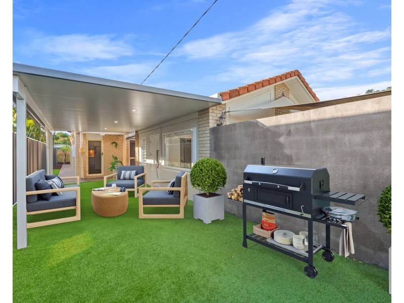 2/65 Errol Avenue, Paradise Point QLD 4216