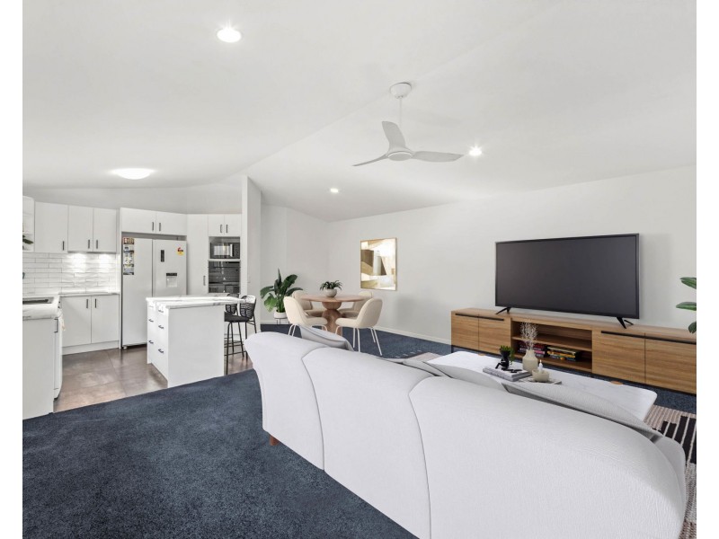 2/65 Errol Avenue, Paradise Point QLD 4216