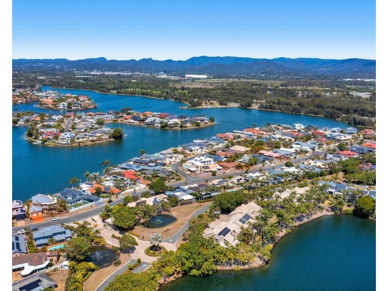 58/125 Santa Cruz Boulevard, Clear Island Waters QLD 4226