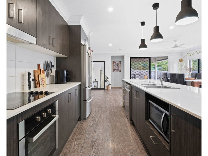 6 Village Court, Logan Village QLD 4207