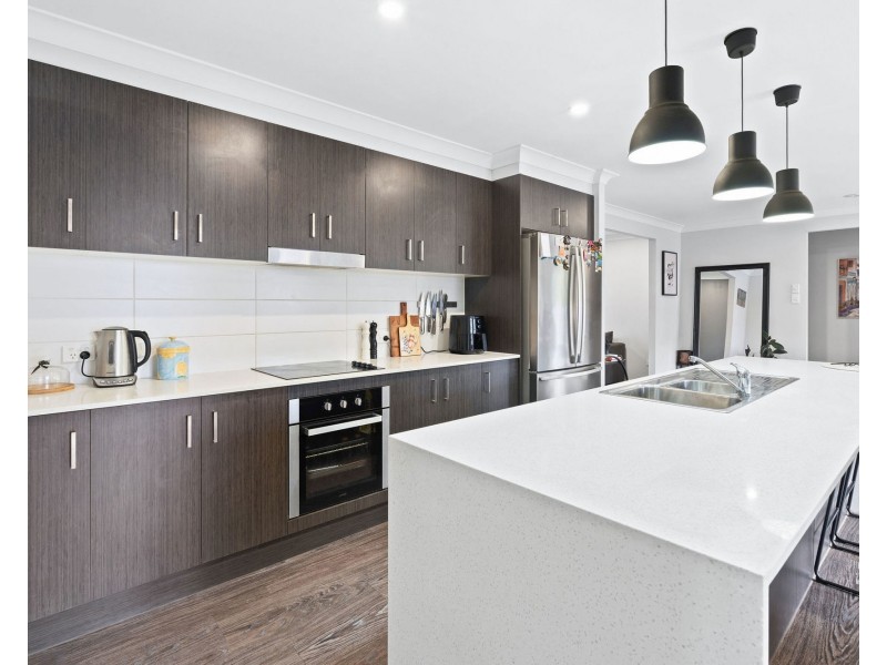 6 Village Court, Logan Village QLD 4207