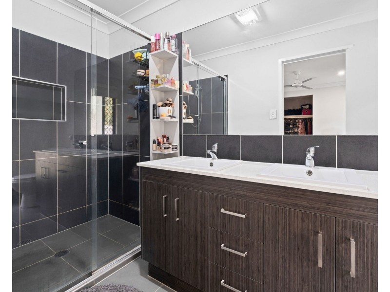 6 Village Court, Logan Village QLD 4207