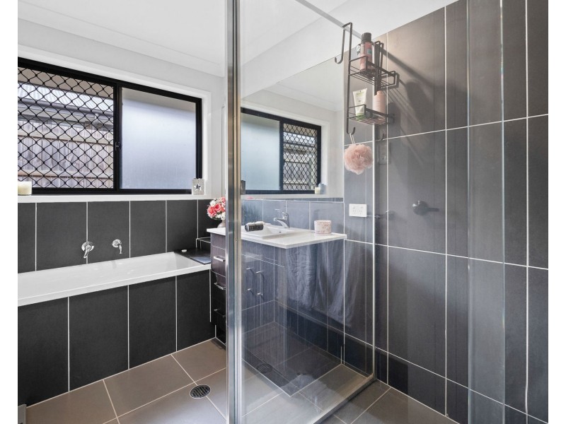 6 Village Court, Logan Village QLD 4207