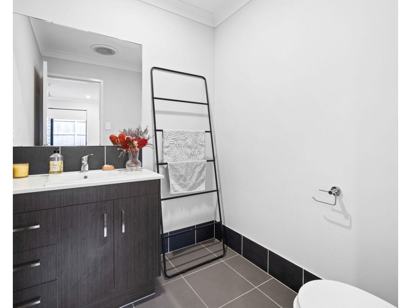 6 Village Court, Logan Village QLD 4207