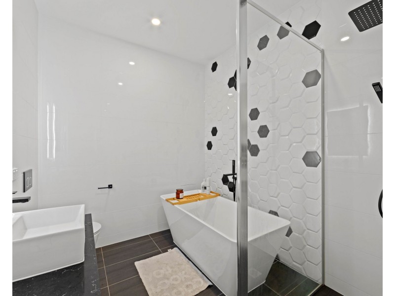 24/4A Hansford Road, Coombabah QLD 4216