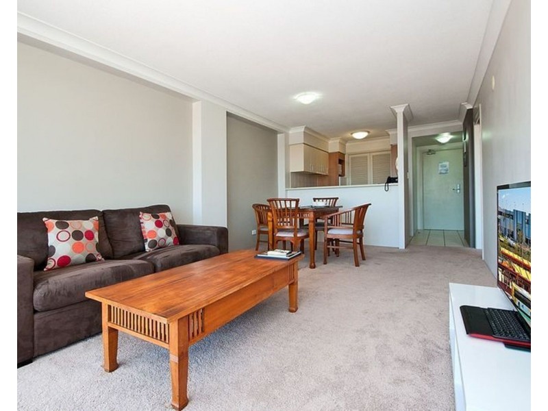 3038/2633 Gold Coast Highway, Broadbeach QLD 4218