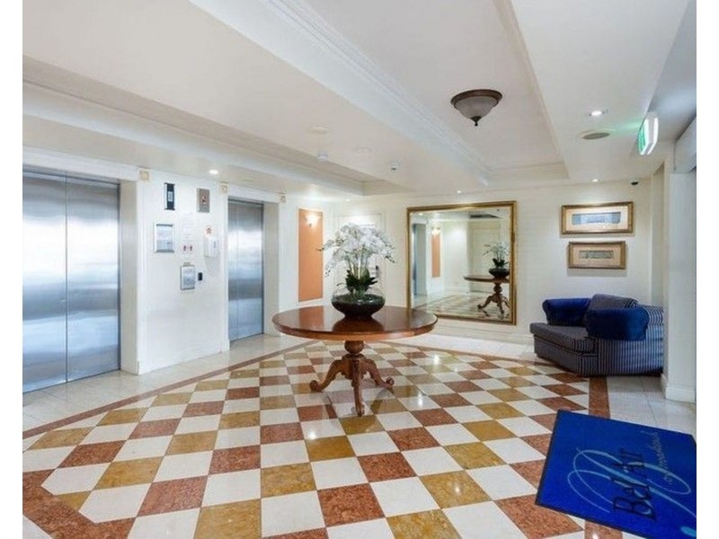 3038/2633 Gold Coast Highway, Broadbeach QLD 4218