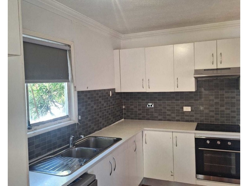 15 Hillcrest Parade, Miami QLD 4220