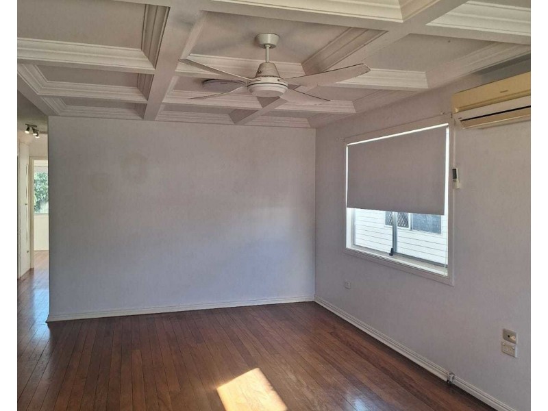 15 Hillcrest Parade, Miami QLD 4220
