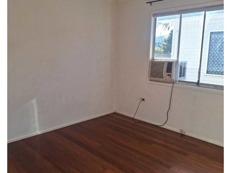 15 Hillcrest Parade, Miami QLD 4220