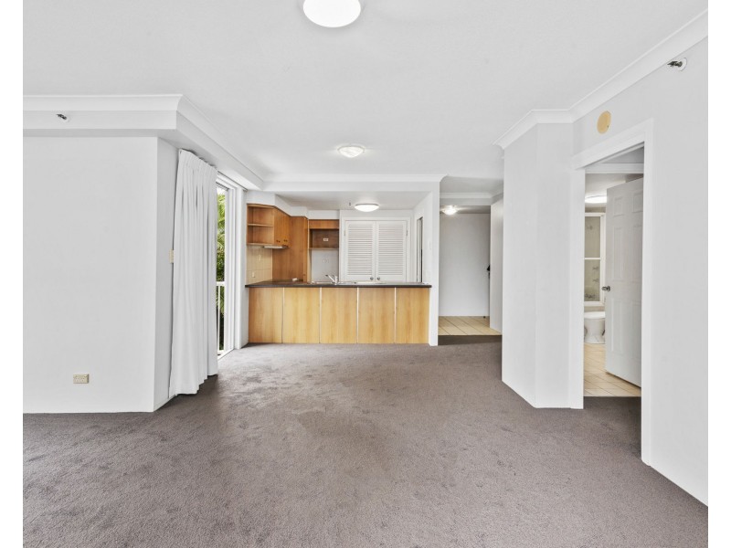 2028/2633 Gold Coast Highway, Broadbeach QLD 4218