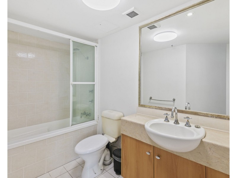 2028/2633 Gold Coast Highway, Broadbeach QLD 4218