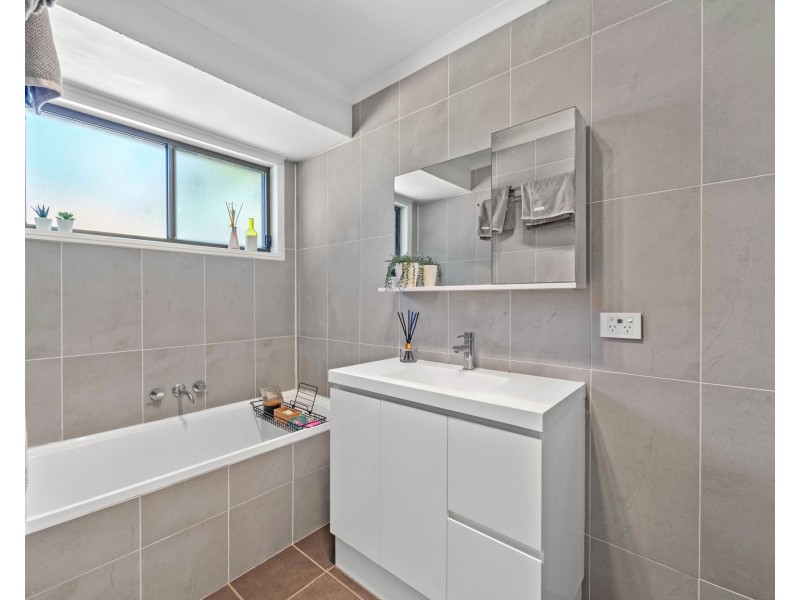 2/8 Musical Court, Oxenford QLD 4210