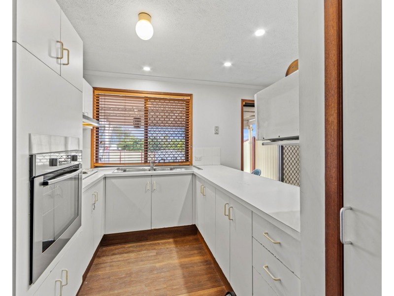2/30 Gumbeel Court, Highland Park QLD 4211