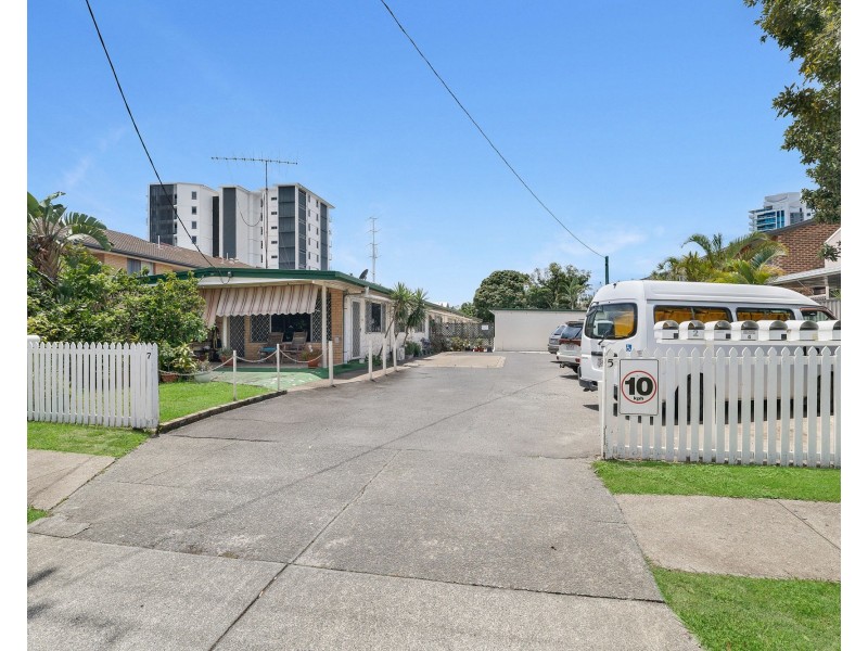11/5 Proud Street, Labrador QLD 4215