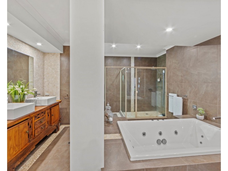 33 Southern Skies Avenue, Reedy Creek QLD 4227