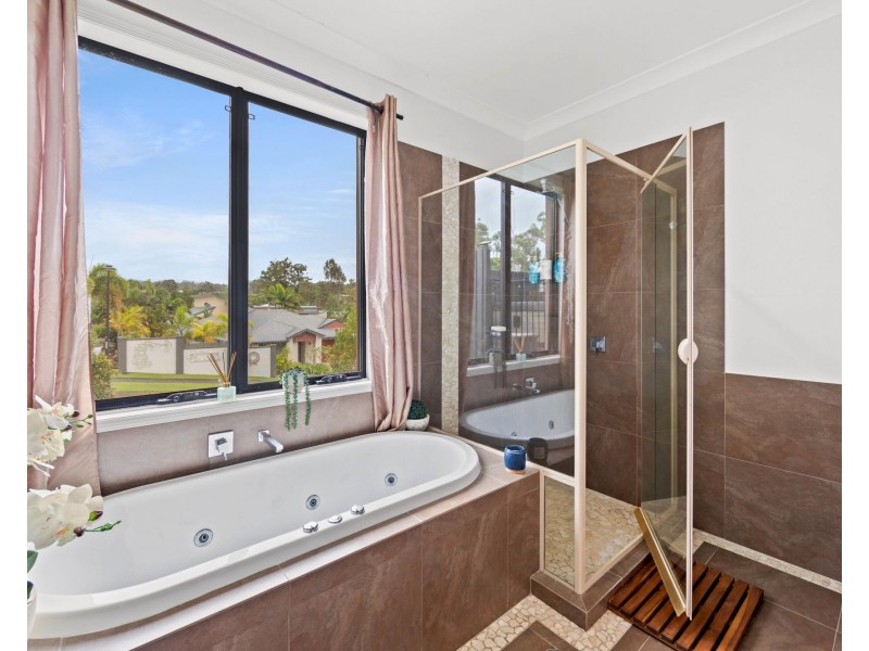 33 Southern Skies Avenue, Reedy Creek QLD 4227