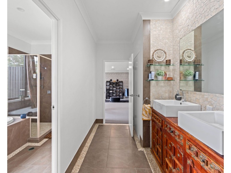 33 Southern Skies Avenue, Reedy Creek QLD 4227