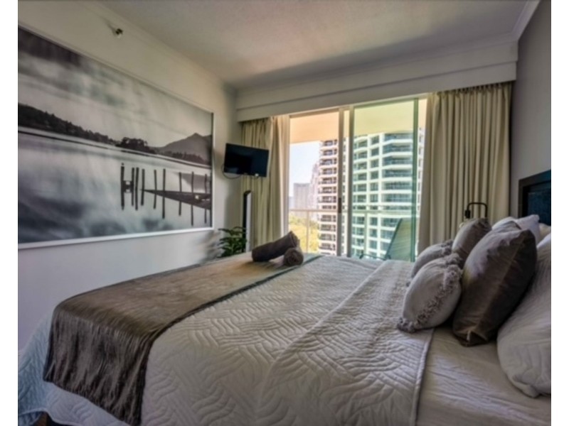 64/15 Breaker Street, Main Beach QLD 4217