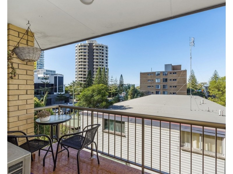 8/10 Elizabeth Avenue, Broadbeach QLD 4218