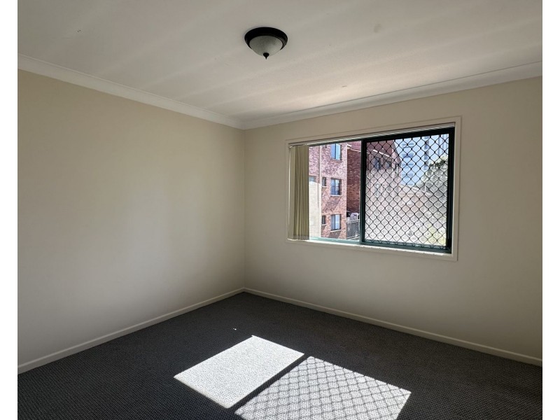 4/12 Mary Ave, Broadbeach QLD 4218