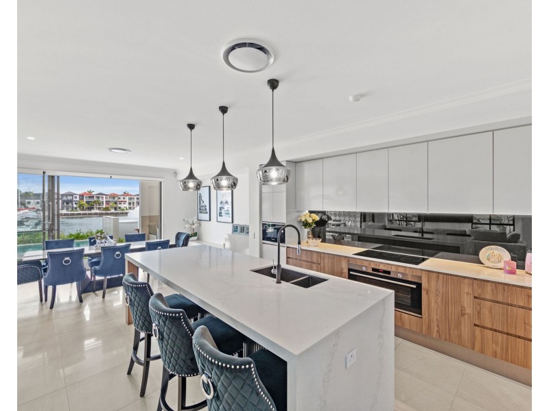 8942 The Point Circuit, Hope Island QLD 4212