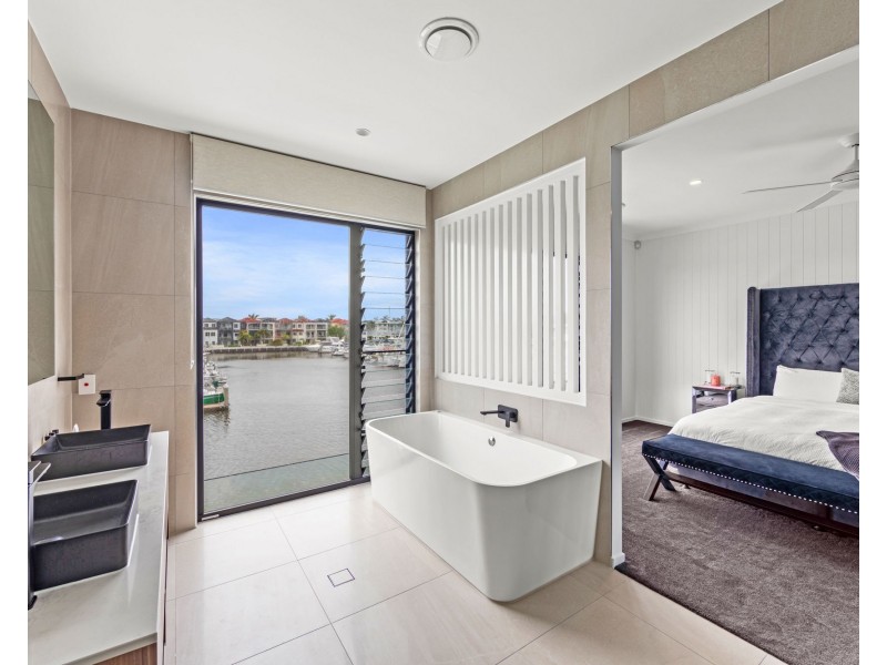 8942 The Point Circuit, Hope Island QLD 4212