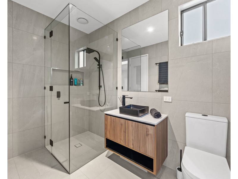8942 The Point Circuit, Hope Island QLD 4212